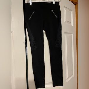 Francesca’s Quinn brand slip on women’s leggings with quilted pattern